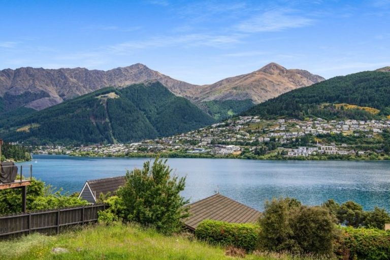 Photo of property in 38 Oregon Drive, Kelvin Heights, Queenstown, 9300