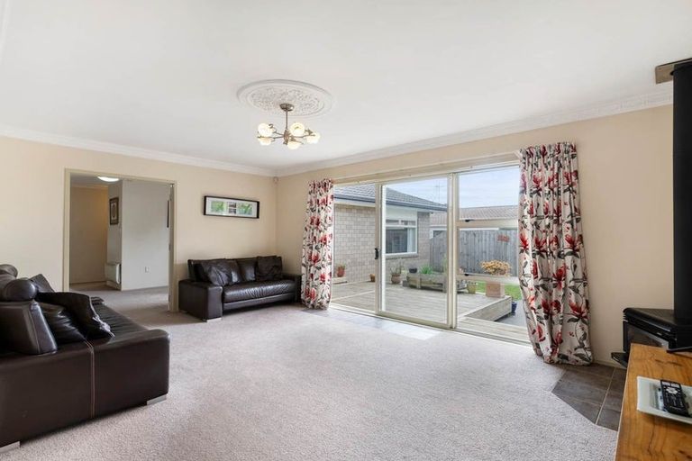 Photo of property in 31 Prince Regent Drive, Half Moon Bay, Auckland, 2012
