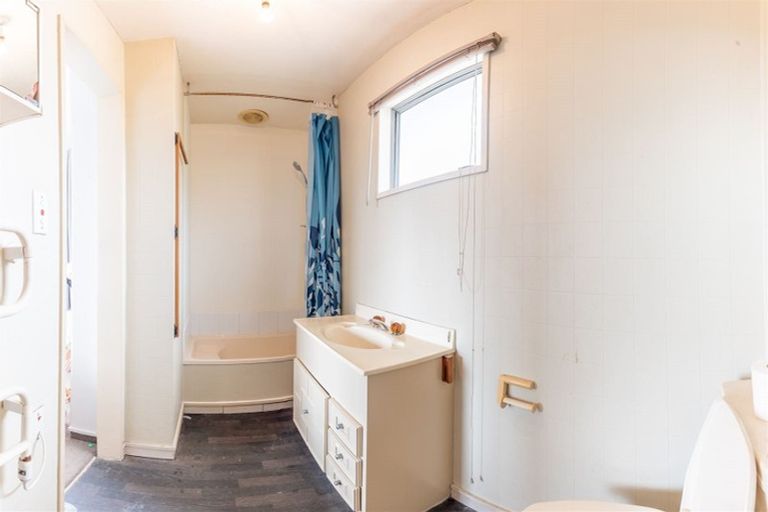 Photo of property in 3 Glenora Place, Hornby, Christchurch, 8042