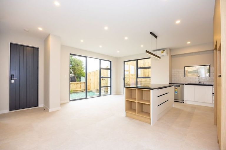 Photo of property in 34 Hellyers Street, Birkdale, Auckland, 0626