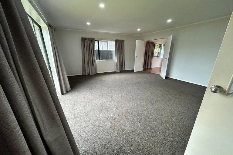 Photo of property in 72 Konini Road, Titirangi, Auckland, 0604