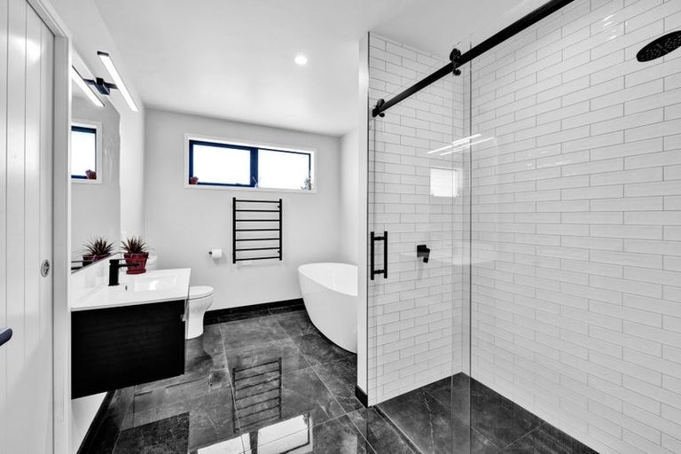 Photo of property in 8 Wheki Lane, Inglewood, 4330