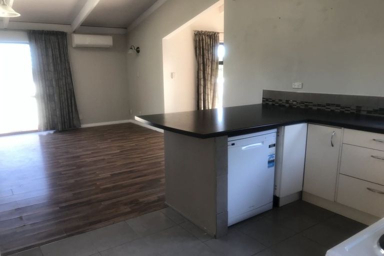 Photo of property in 17 Poplar Road, Stanmore Bay, Whangaparaoa, 0932