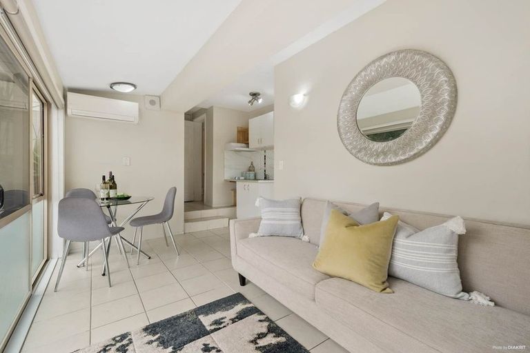 Photo of property in 1/10 Mcquoid Place, Glenfield, Auckland, 0629