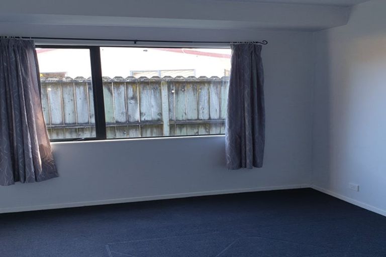 Photo of property in 12 O'sullivan Place, Waiuku, 2123