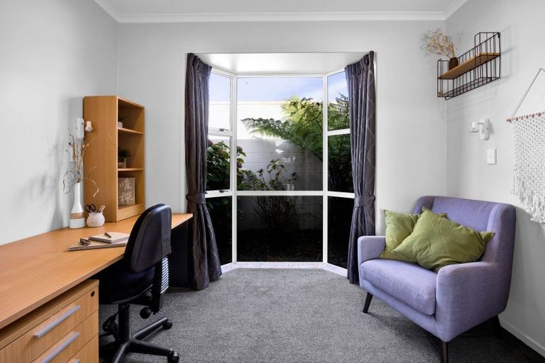 Photo of property in 143 Mangorei Road, Merrilands, New Plymouth, 4312