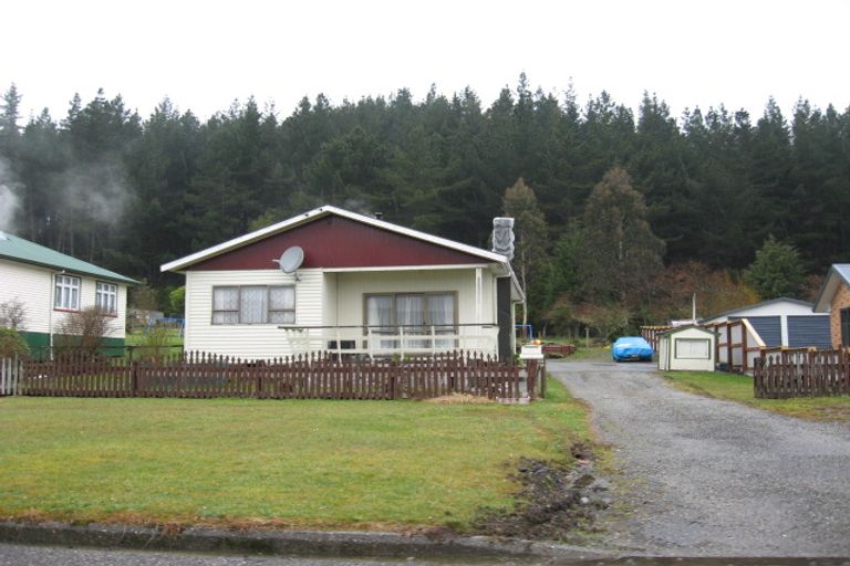 Photo of property in 10 Mawhera Street, Dobson, Greymouth, 7805