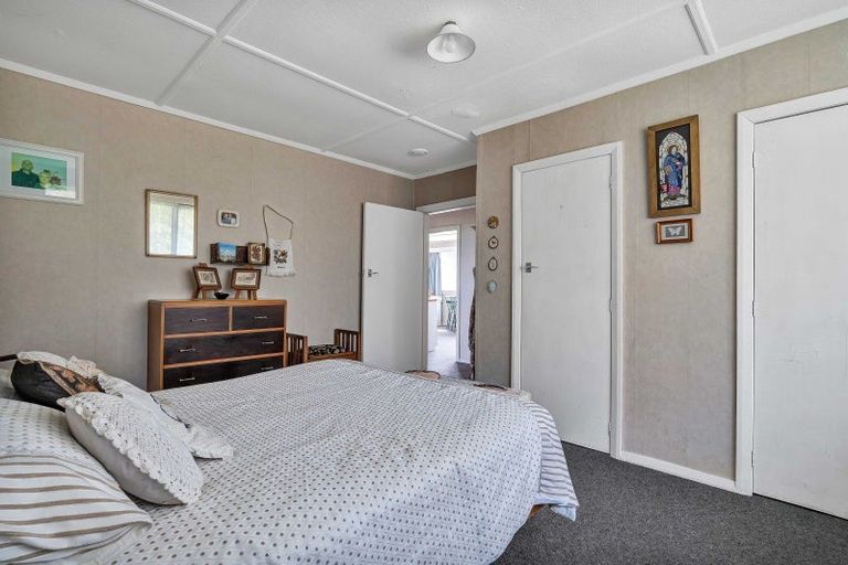 Photo of property in 1 Graham Street, Eltham, 4322