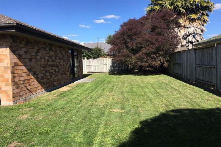 Photo of property in 32 Wiltshire Drive, Huntington, Hamilton, 3210