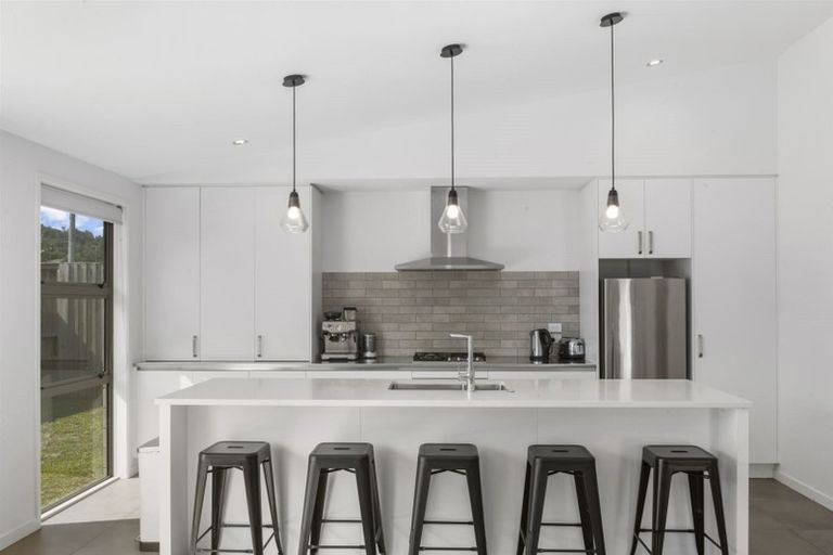 Photo of property in 37 Awataha Crescent, Pyes Pa, Tauranga, 3110