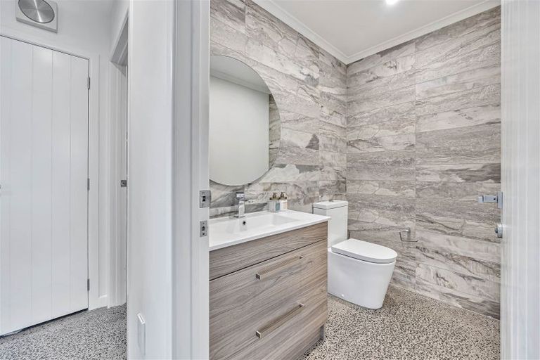 Photo of property in 8 Mansion Court, West Harbour, Auckland, 0618