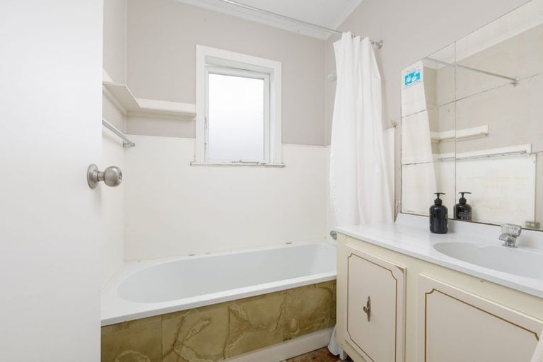 Photo of property in 131 Rathgar Road, Henderson, Auckland, 0610