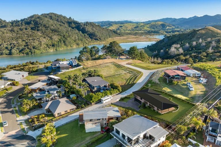 Photo of property in 409 The Drive, Whangamata, 3620