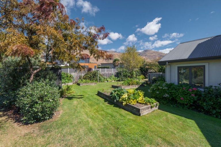 Photo of property in 19 Stonebrook Drive, Wanaka, 9305