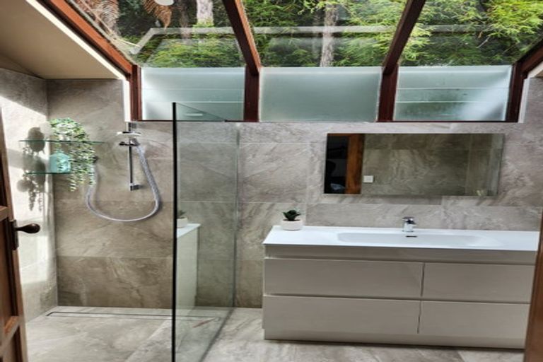 Photo of property in 47 Rimu Road, Oratia, Auckland, 0604