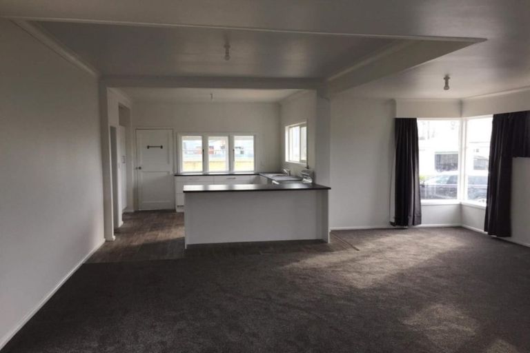 Photo of property in 16 Milson Line, Roslyn, Palmerston North, 4414