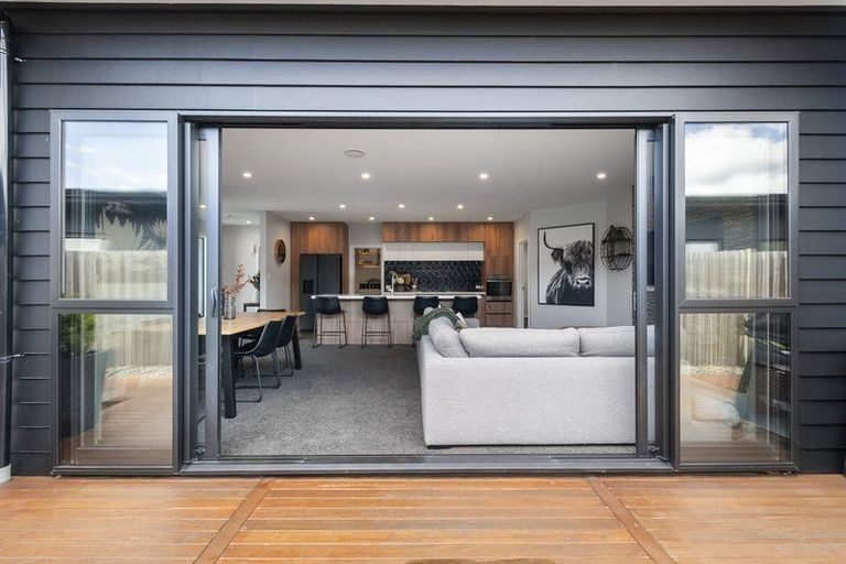 Photo of property in 34 Freedom Drive, Kelvin Grove, Palmerston North, 4414