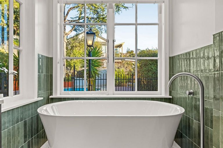 Photo of property in 77 Valley Road, Cashmere, Christchurch, 8022