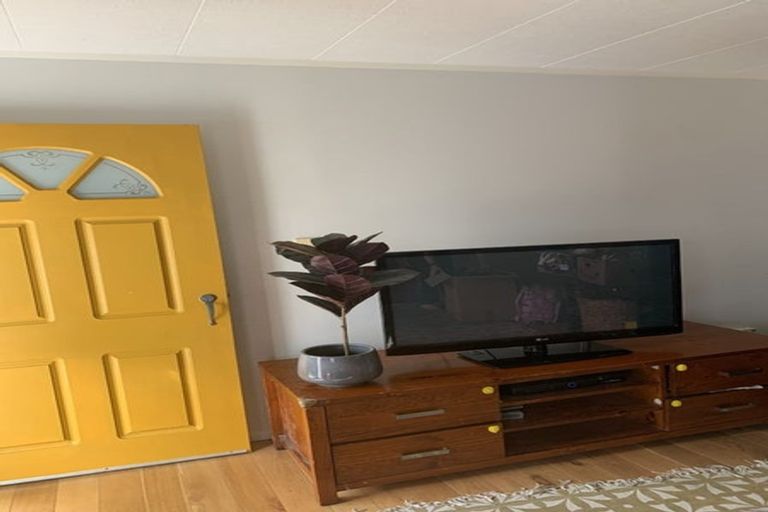 Photo of property in 79 Athena Drive, Totara Vale, Auckland, 0629