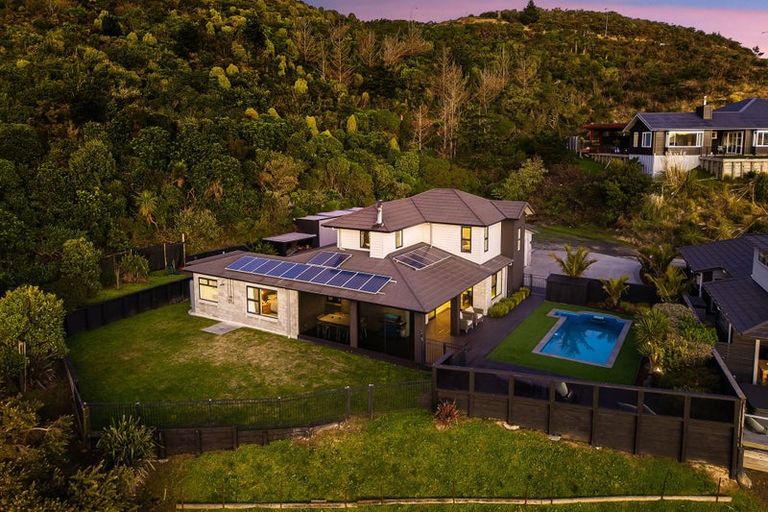 Photo of property in 15 Glenorchy Way, Aotea, Porirua, 5024
