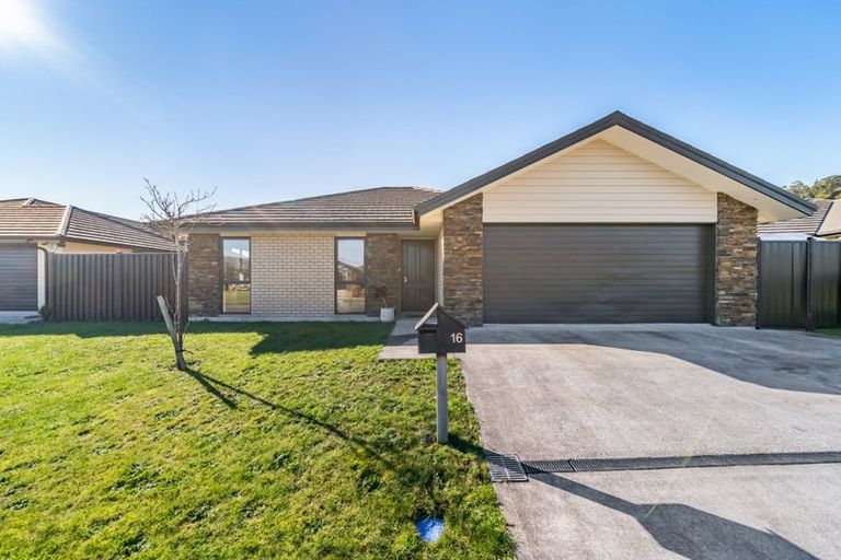 Photo of property in 16 Te Punga Road, Wallaceville, Upper Hutt, 5018