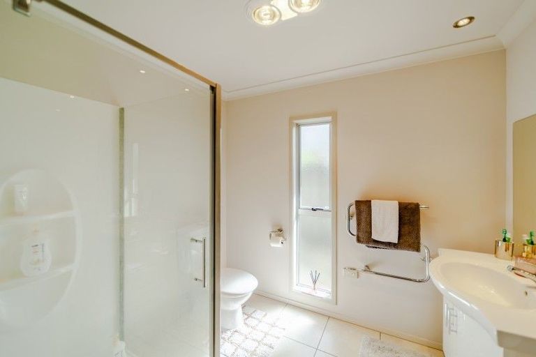 Photo of property in 15 Portland Place, Poraiti, Napier, 4112