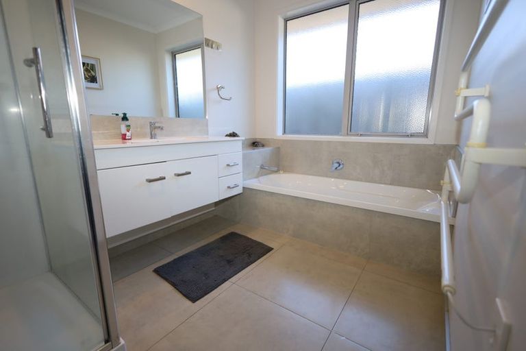 Photo of property in 16 Te Kio Crescent, Papamoa Beach, Papamoa, 3118