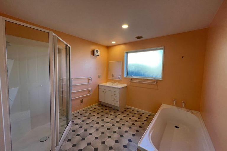 Photo of property in 2 Garland Terrace, Kelvin Heights, Queenstown, 9300