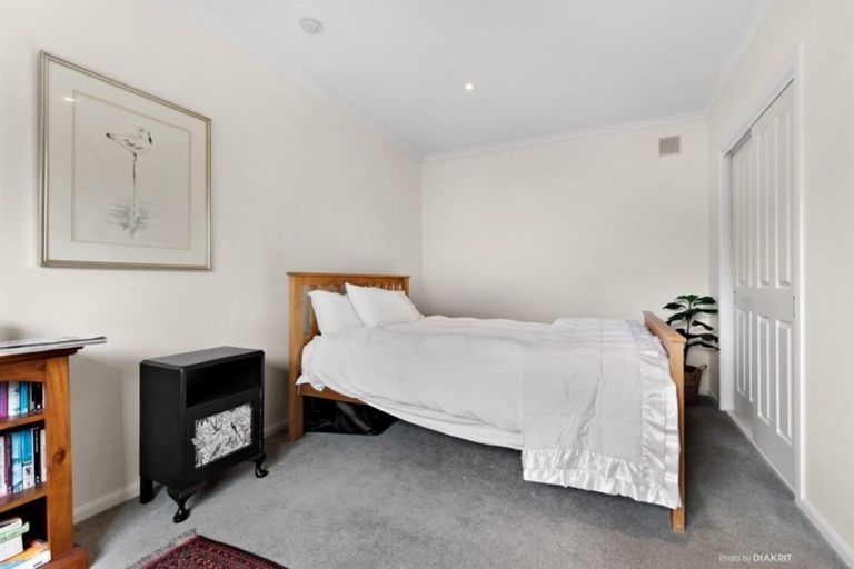 Photo of property in 33 Futuna Close, Karori, Wellington, 6012