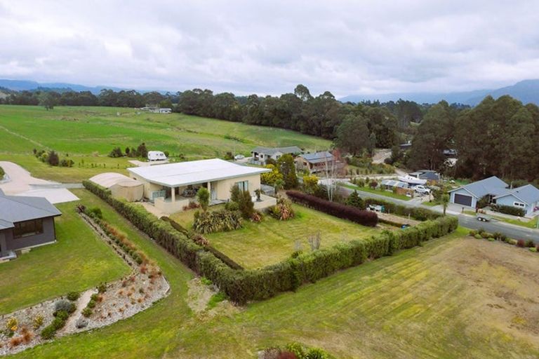 Photo of property in 33 Ruataniwha Drive, Collingwood, 7073