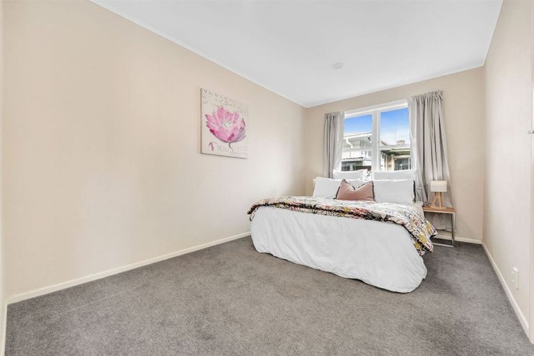 Photo of property in 52 Ennis Avenue, Pakuranga Heights, Auckland, 2010