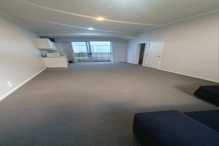 Photo of property in 11c Nimstedt Avenue, Oteha, Auckland, 0632