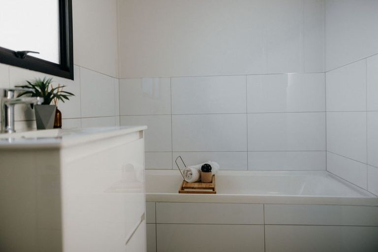 Photo of property in 2/21 Nearco Street, Randwick Park, Auckland, 2105