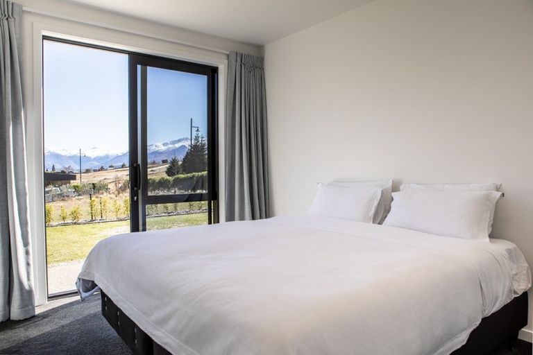 Photo of property in 31 Kirimoko Crescent, Wanaka, 9305