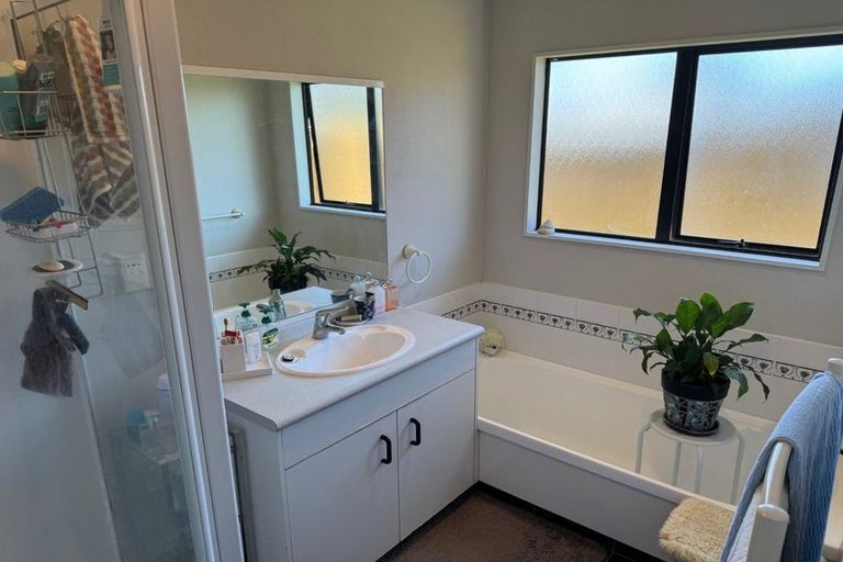 Photo of property in 1a Kingsgate Way, Havelock North, 4130