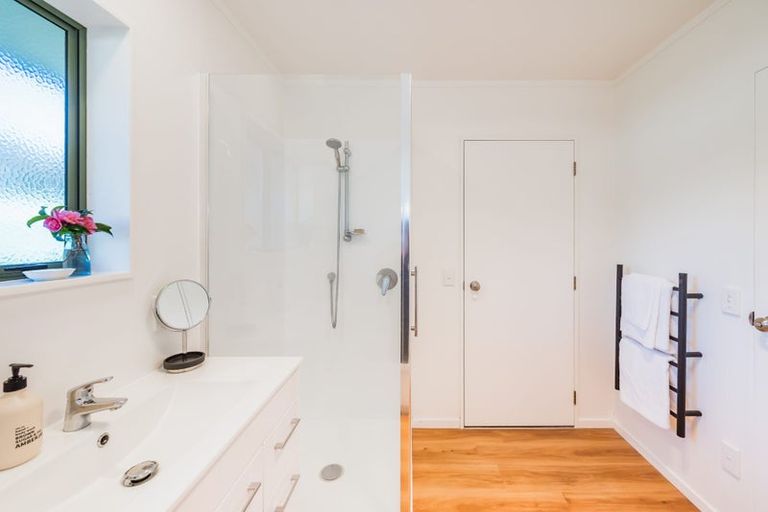 Photo of property in 7 Balmerino Grove, Waikanae, 5036