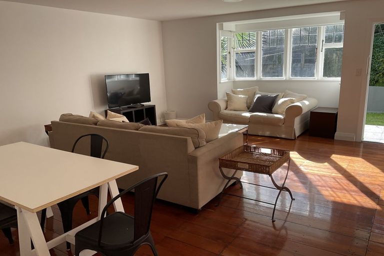 Photo of property in 2b Wilkinson Street, Oriental Bay, Wellington, 6011