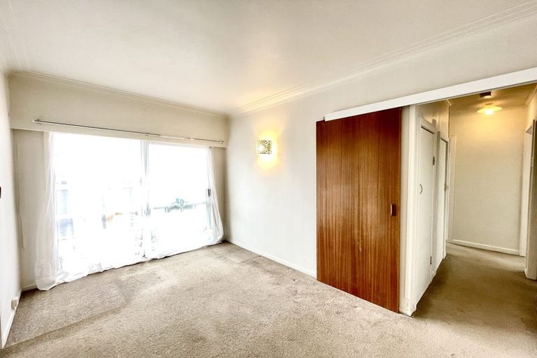 Photo of property in 45 Sunnynook Road, Forrest Hill, Auckland, 0620