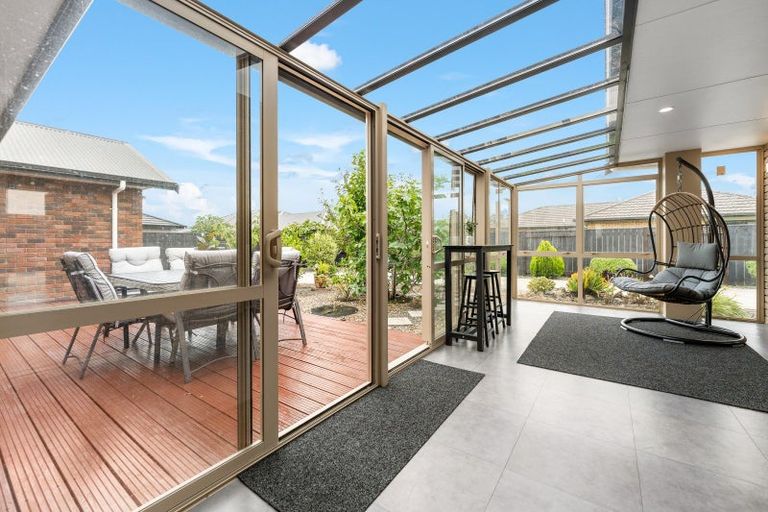 Photo of property in 11 Chestnut Close, Kelvin Grove, Palmerston North, 4414