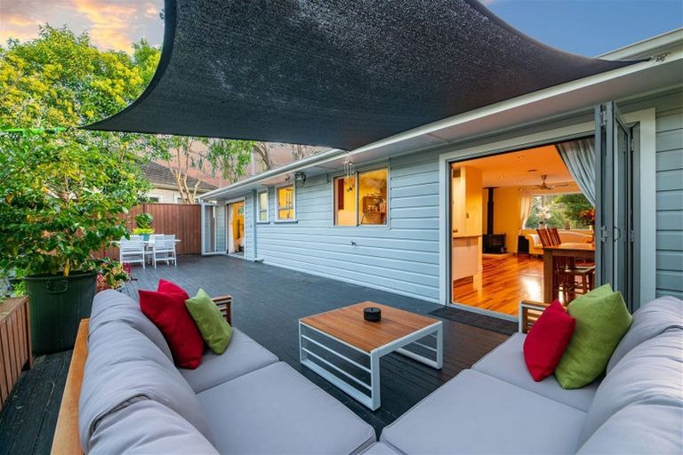 Photo of property in 96 Millbrook Road, Sunnyvale, Auckland, 0612
