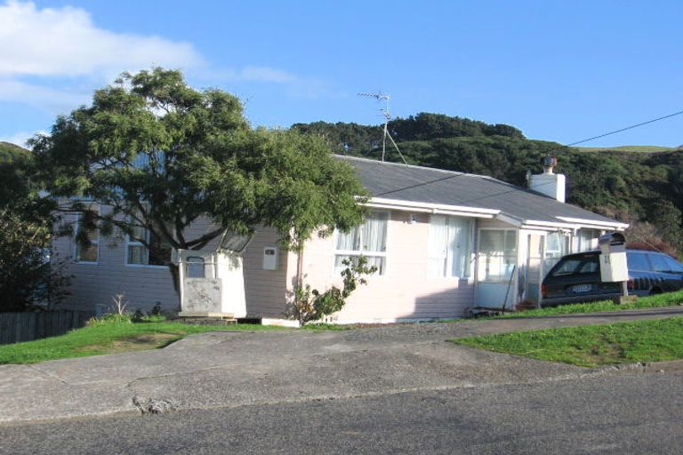 Photo of property in 21 Hiwi Crescent, Titahi Bay, Porirua, 5022