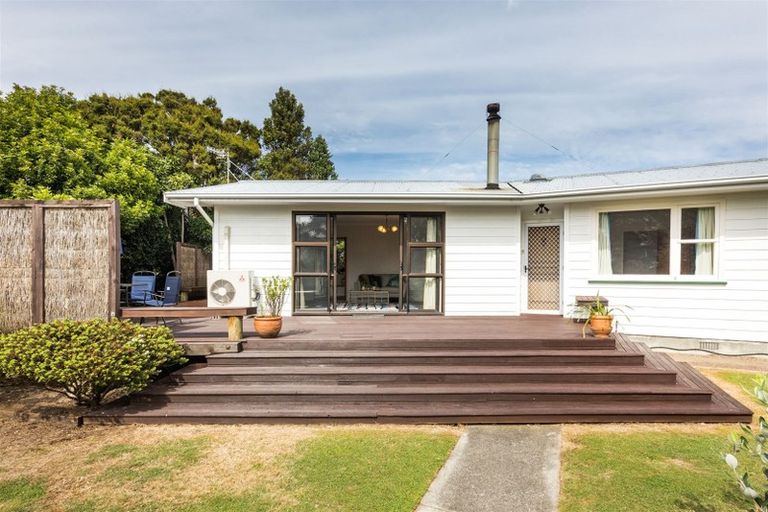 Photo of property in 1 Charwell Place, Highbury, Palmerston North, 4412