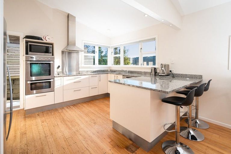 Photo of property in 10 Edgeware Road, Wilton, Wellington, 6012