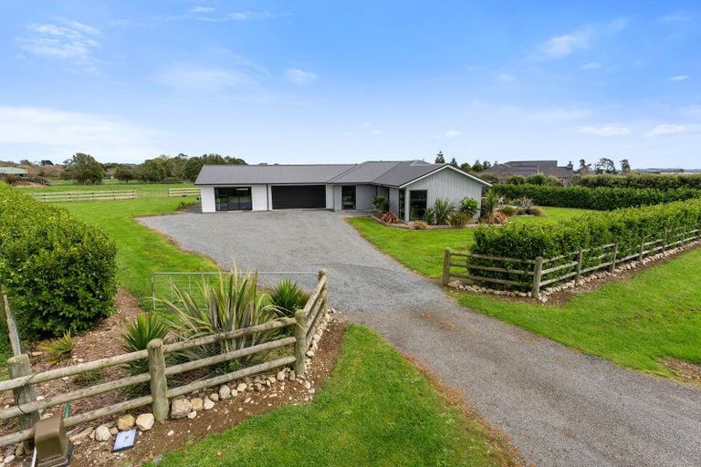 Photo of property in 10 Oriwa Lane, Levin, 5571