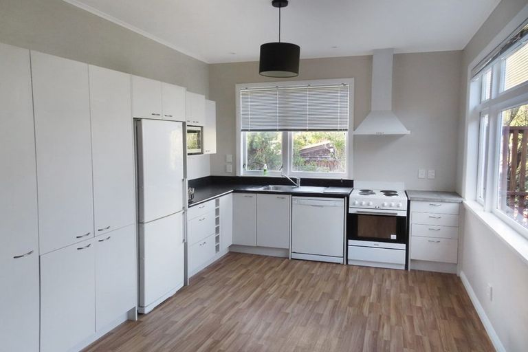 Photo of property in 33 Ferry Road, Days Bay, Lower Hutt, 5013