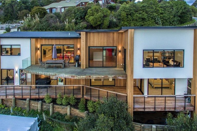 Photo of property in 37 Kiteroa Place, Cashmere, Christchurch, 8022