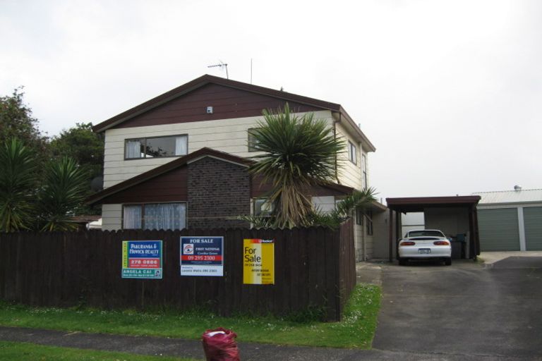 Photo of property in 1/56 Challen Close, Conifer Grove, Takanini, 2112