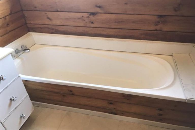 Photo of property in 1 Melleray Place, Randwick Park, Auckland, 2105