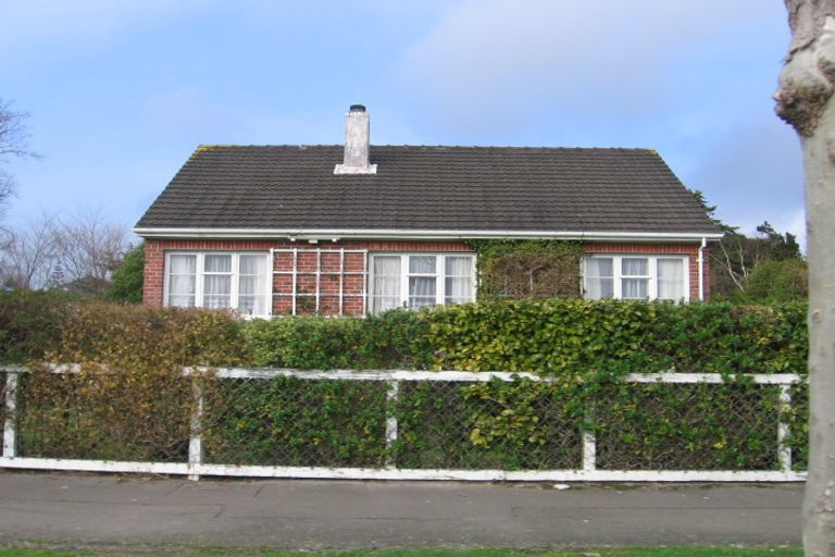 Photo of property in 4 Rangitira Avenue, Palmerston North, 4414