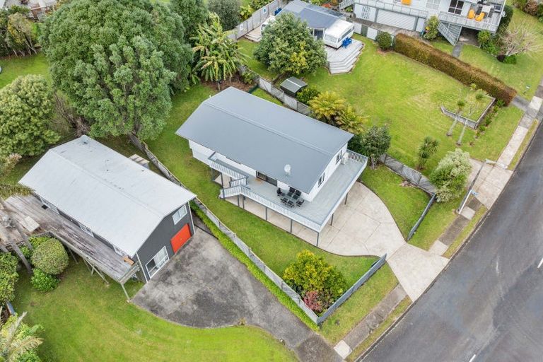Photo of property in 124 Onemana Drive, Onemana, Whangamata, 3691